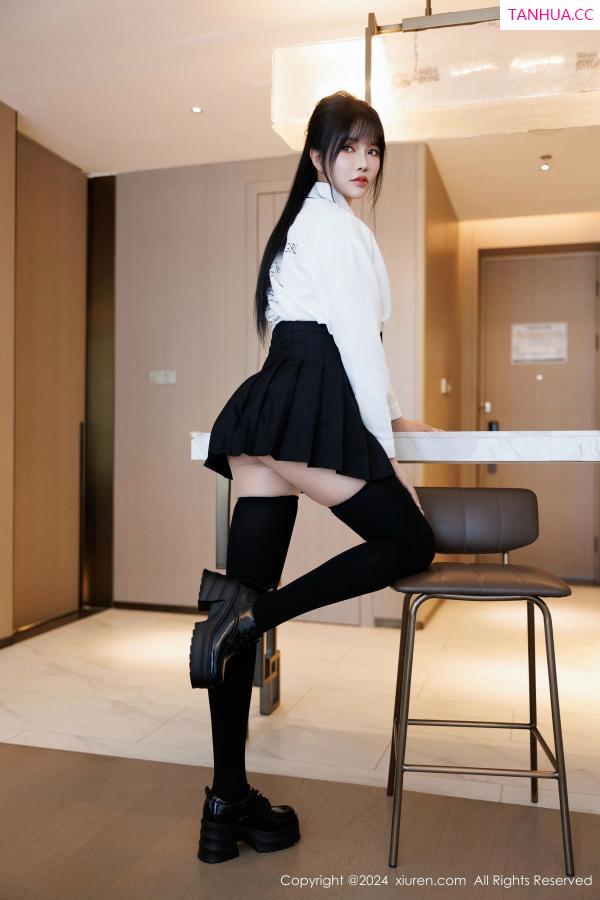 小娜比  [XiuRen]高清写真图 2024.11.26 No.9505 娜比 美腿黑丝第48张图片